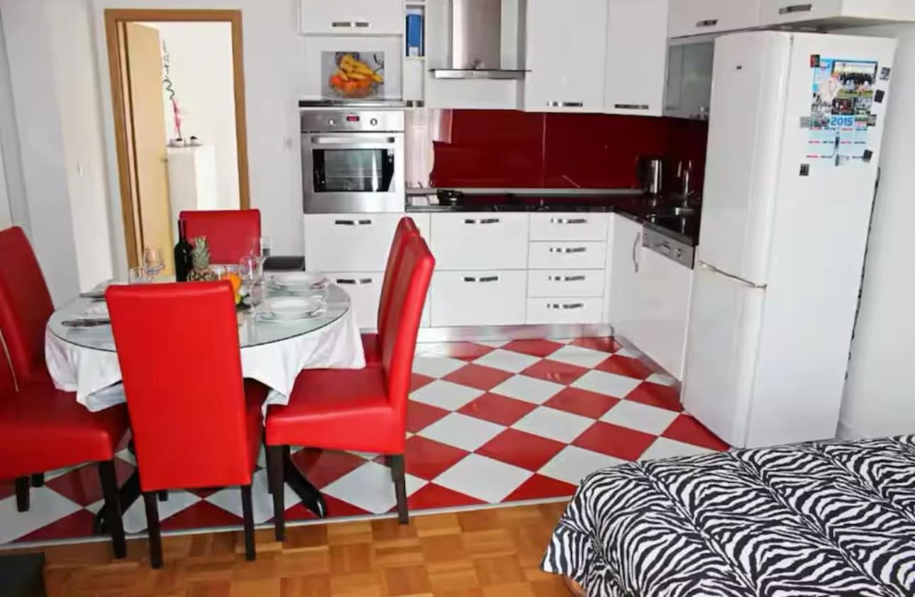 Apartament Center *